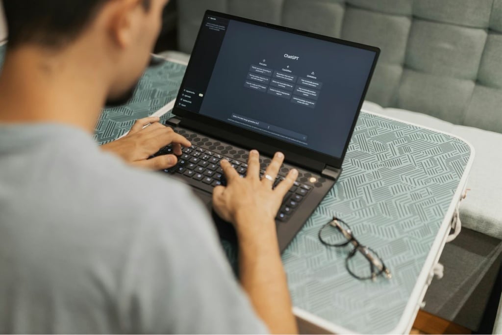 ChatGPT va plus loin qu'un moteur de recherche comme Google