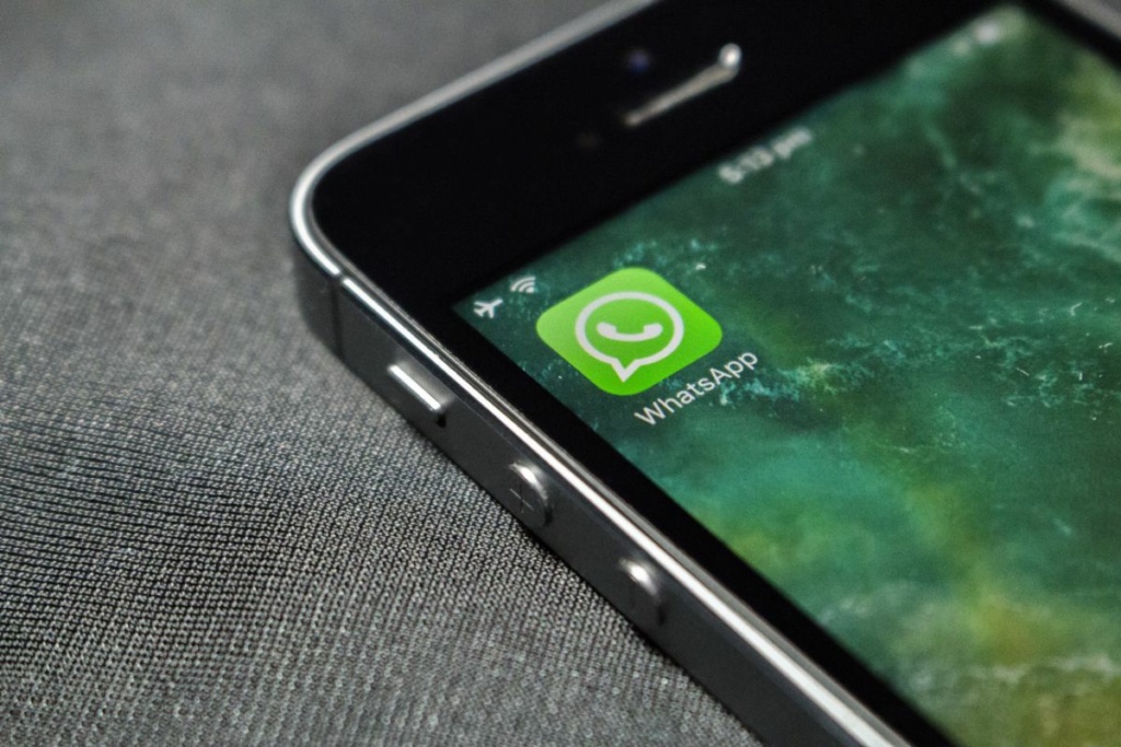 Icône de l'application Whatsapp sur un écran de téléphone.
