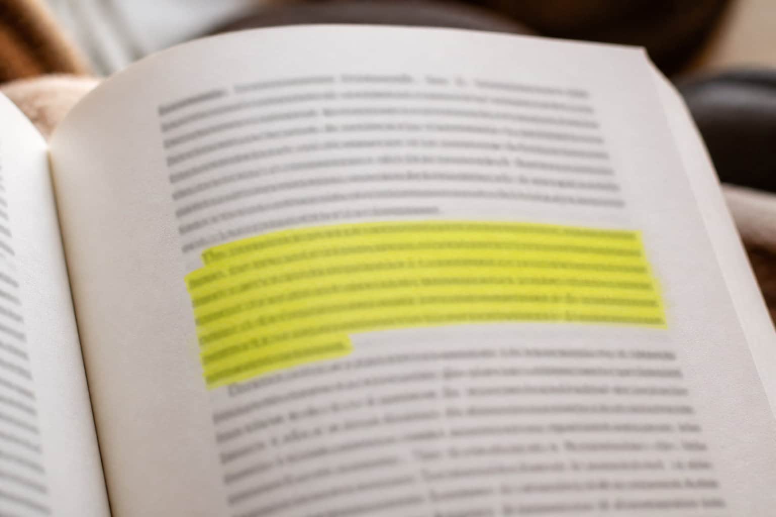 Rédaction de micro-contenus citables et fenêtrage textuel